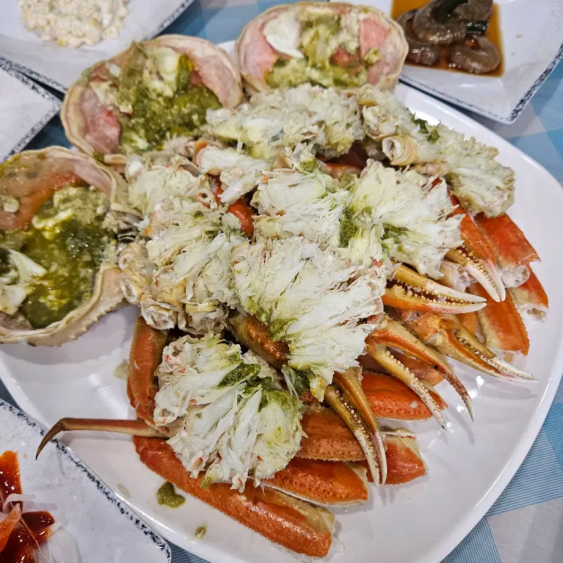 꽃게찜과 다양한 해산물