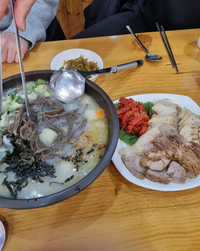 옹심이 칼국수와 수육