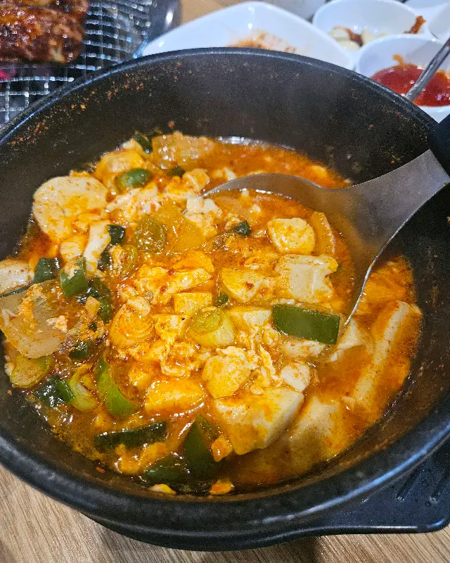 얼큰하고 시원한 순두부찌개