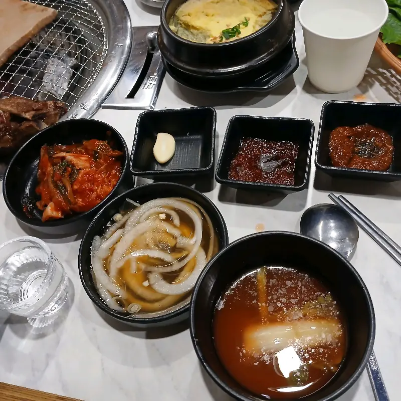 와수리 숯불구이 매장 내부