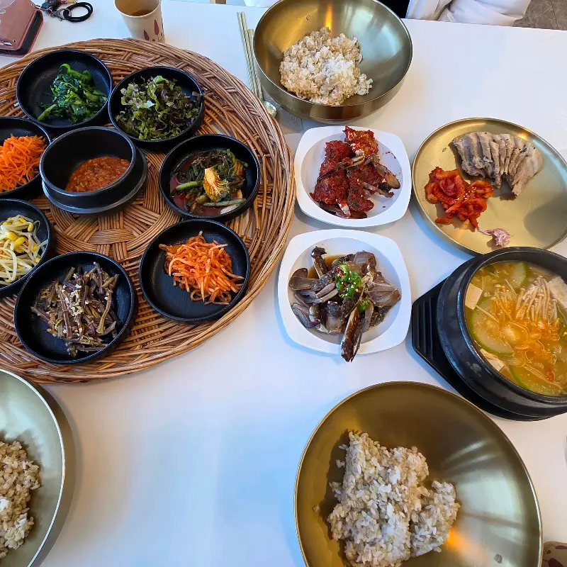 푸짐한 보리밥 정식 한 상 차림