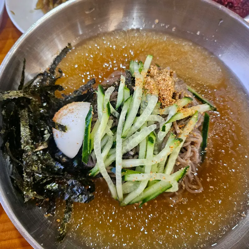 시원한 물 막국수