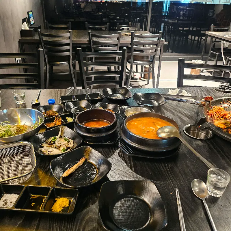 넓고 쾌적한 매장 내부