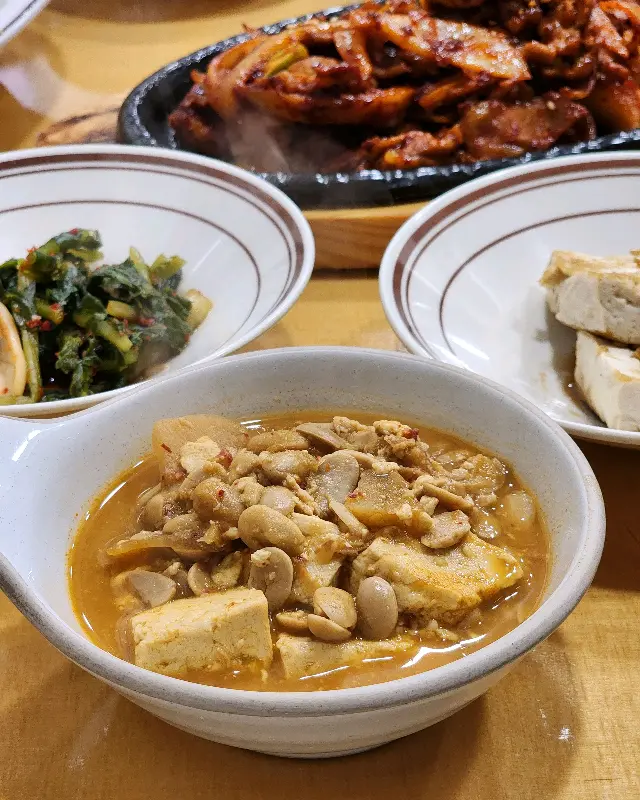 깔끔한 식당 내부