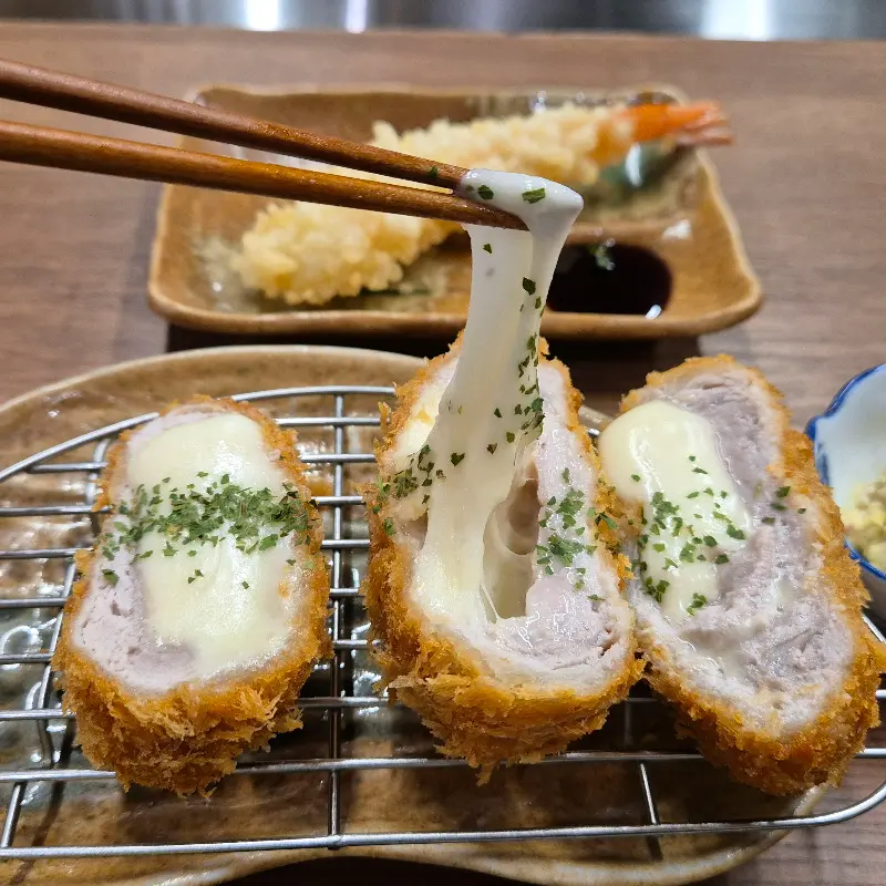 탱글탱글한 새우 살이 가득 찬 에비카츠