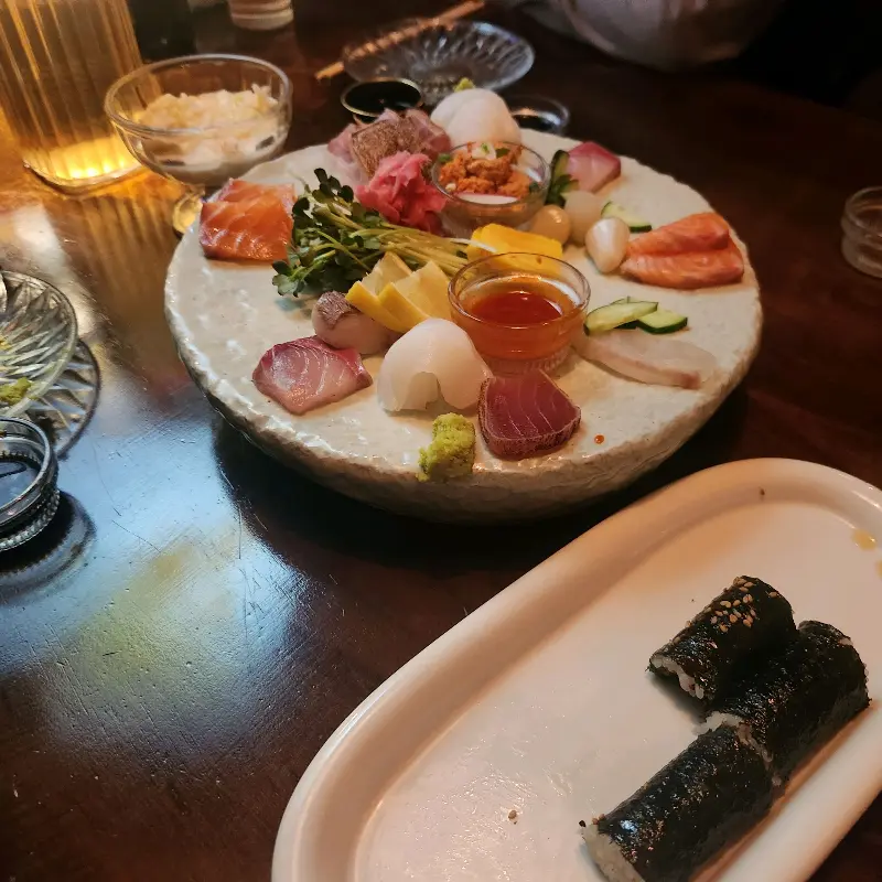 숙성회와 곁들여 먹기 좋은 소금 김밥