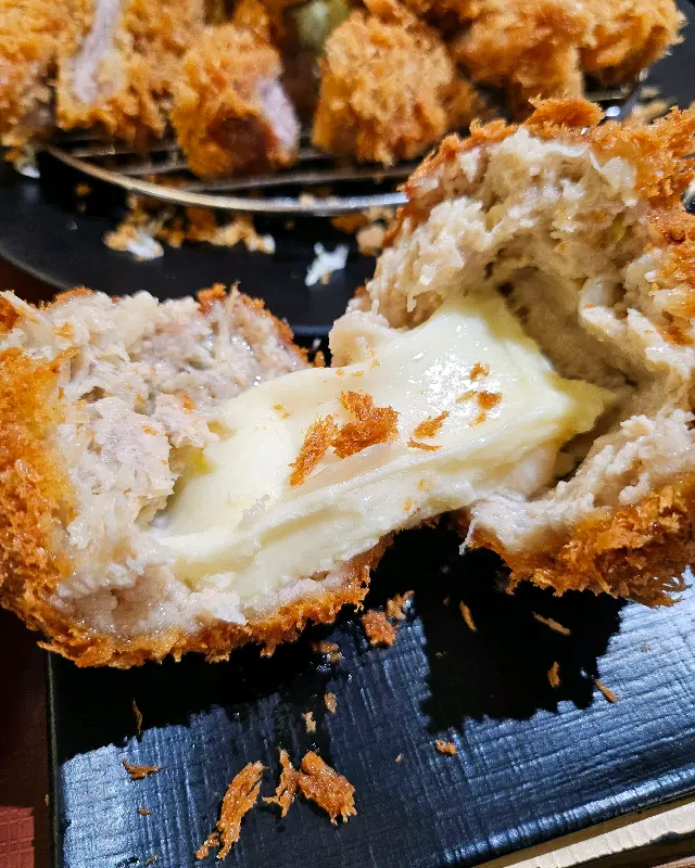 두툼한 안심까스의 단면