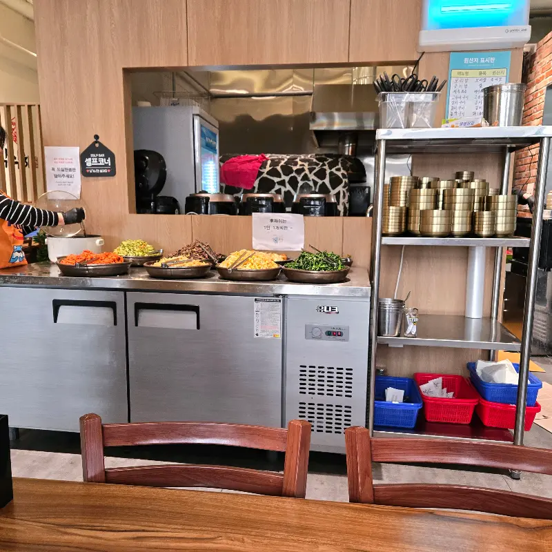 샐러드바 전경