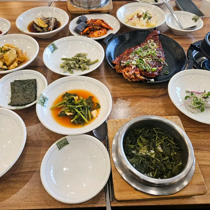 정갈하게 차려진 밑반찬