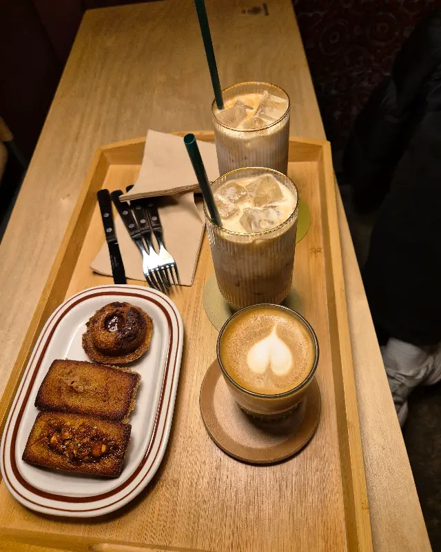 휘낭시에와 라떼