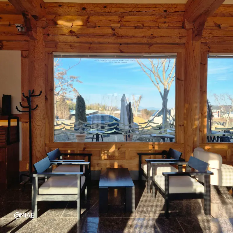 창밖 풍경이 보이는 좌석