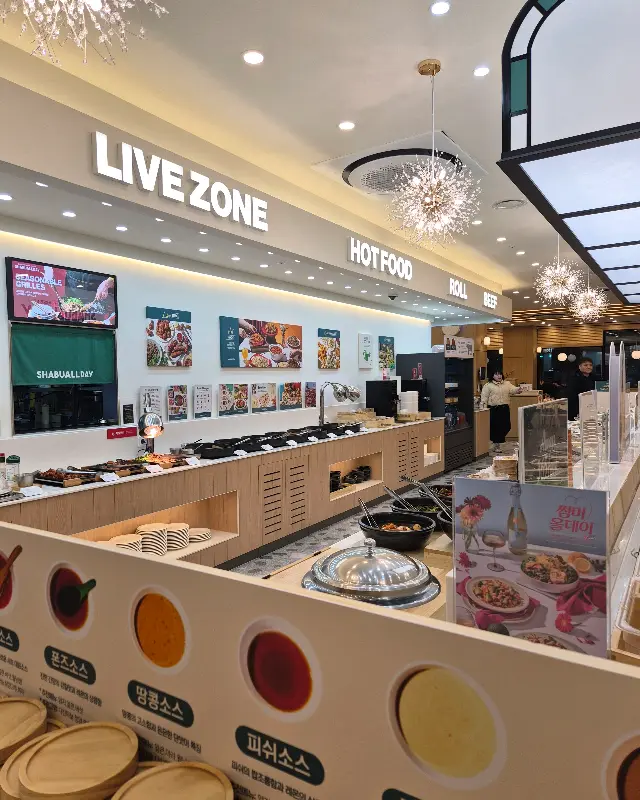 넓고 쾌적한 매장 내부