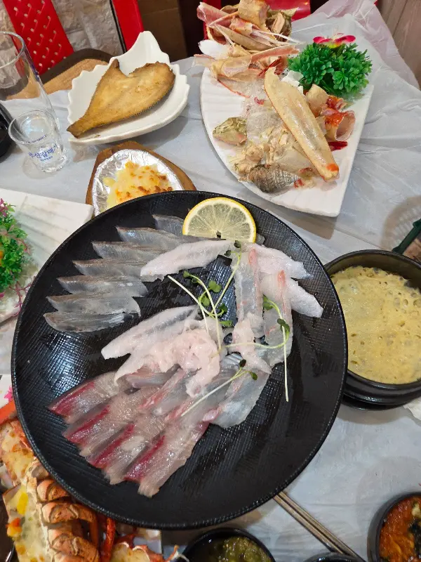 싱싱한 회 한 상 차림