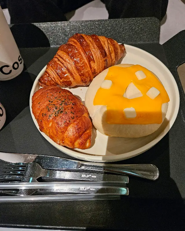 명란 소금빵과 크루아상