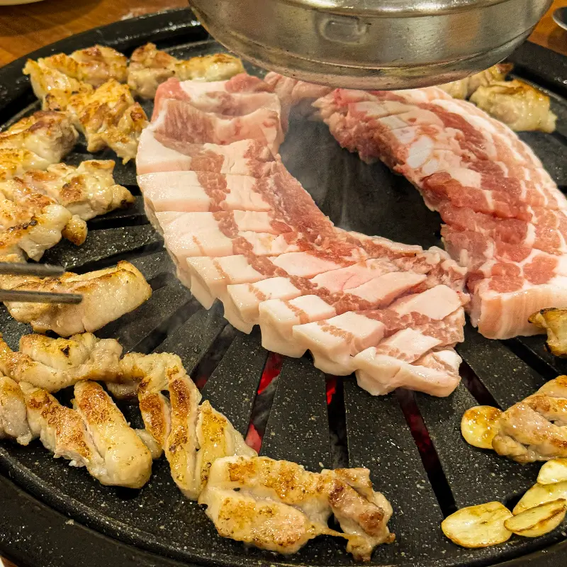 노릇노릇 구워진 삼겹살