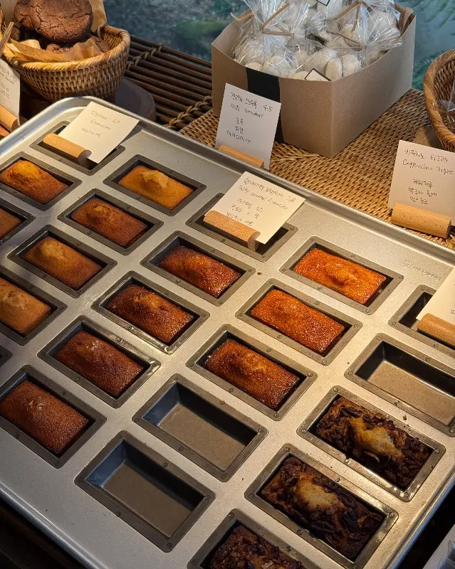 갓 구운 피낭시에