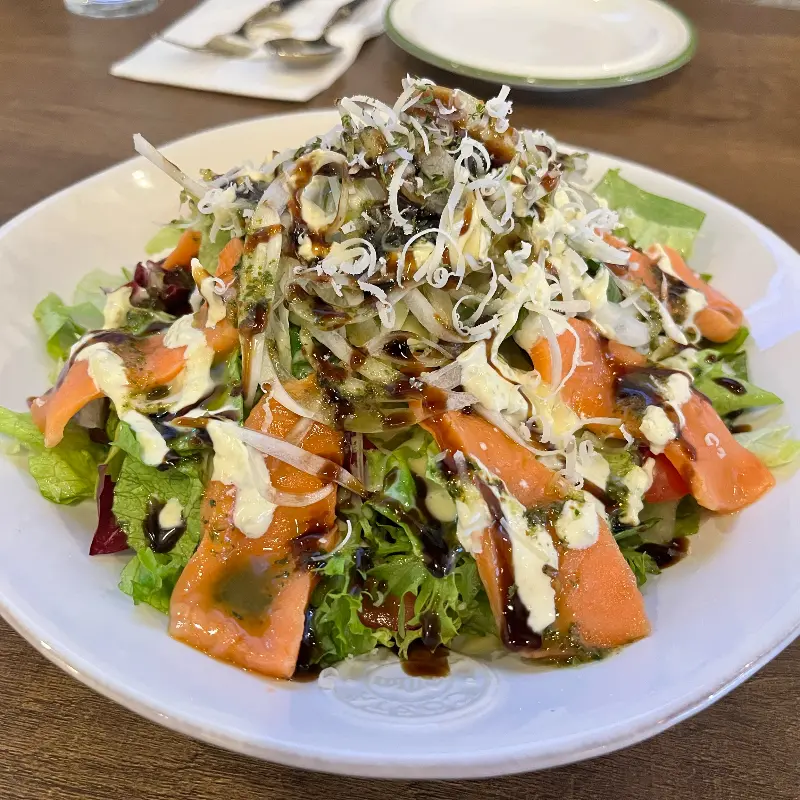 레스토랑 내부 테이블 세팅