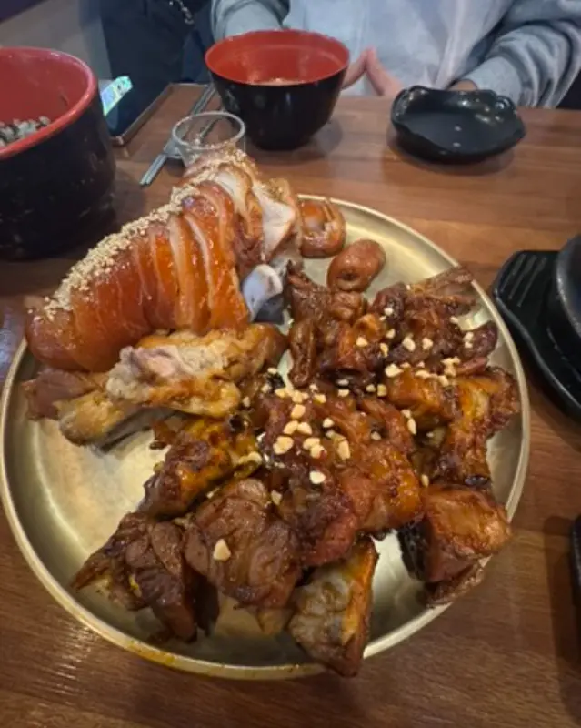 윤기가 흐르는 족발