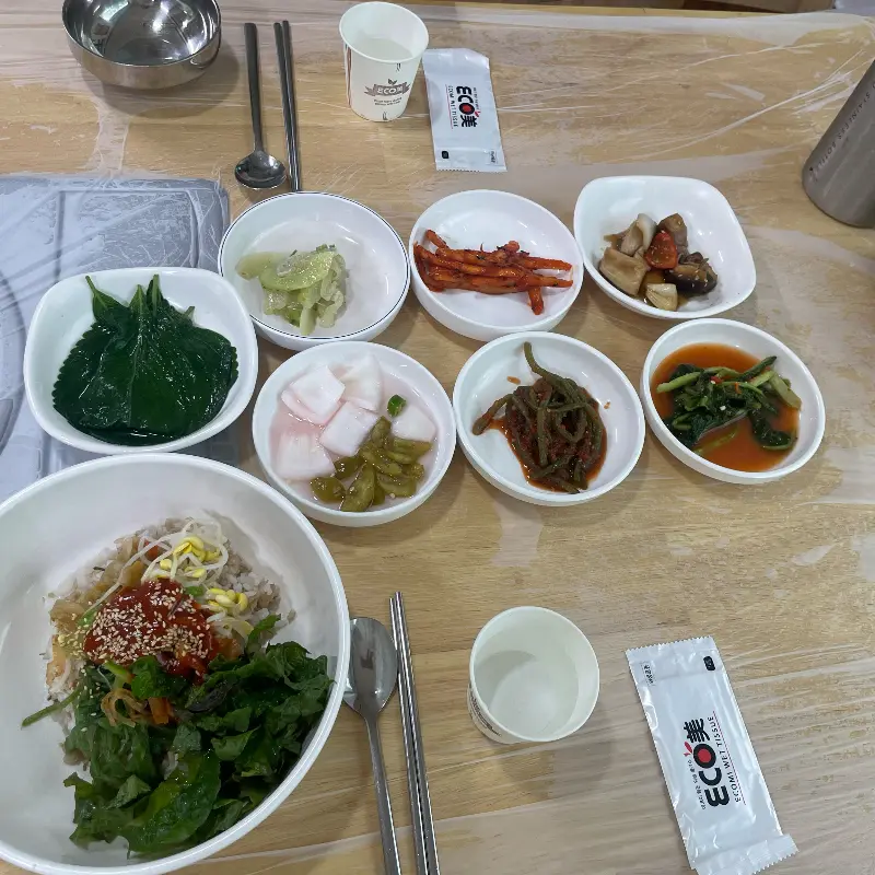 정갈하고 맛깔스러운 순자강의 밑반찬