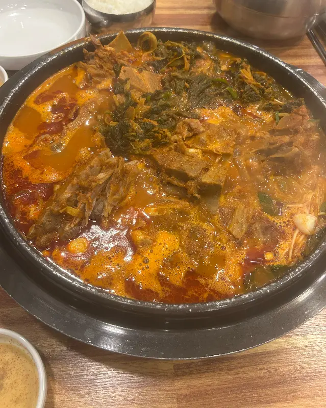 푸짐한 감자탕 한 상