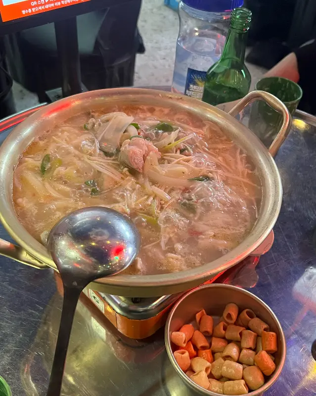 뜨끈한 국물이 매력적인 닭한마리