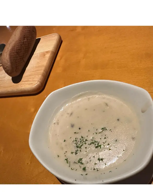 맛있는 빵과 스프, 보기만 해도 군침이 돈다