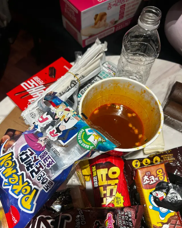 편의점에서 구입한 간식들