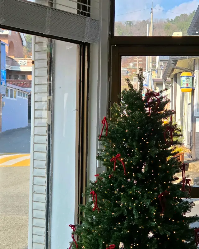 카페 창밖 풍경