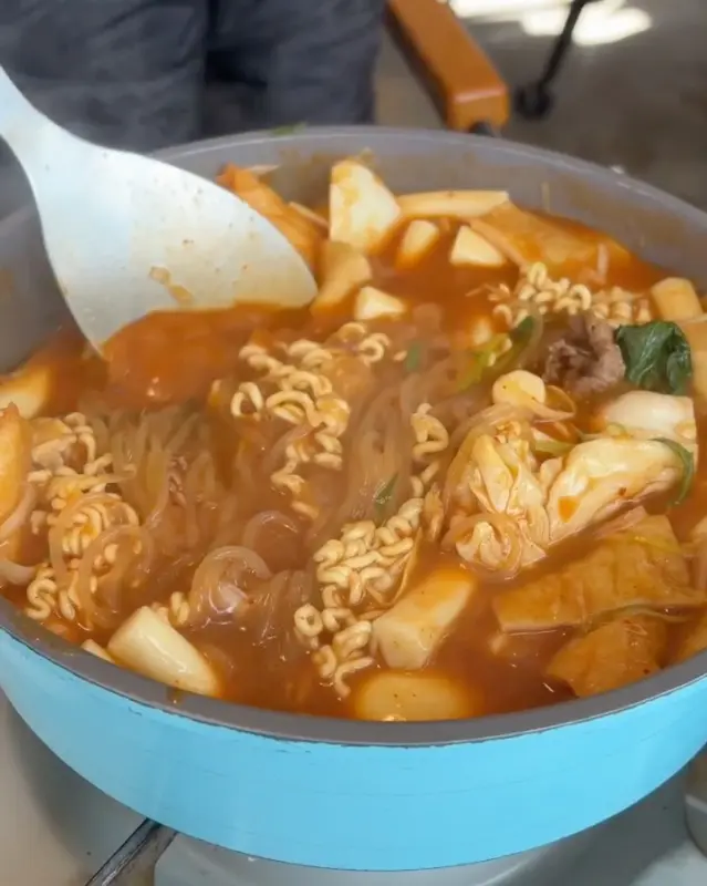 두툼한 스팸이 올라간 스팸 초밥