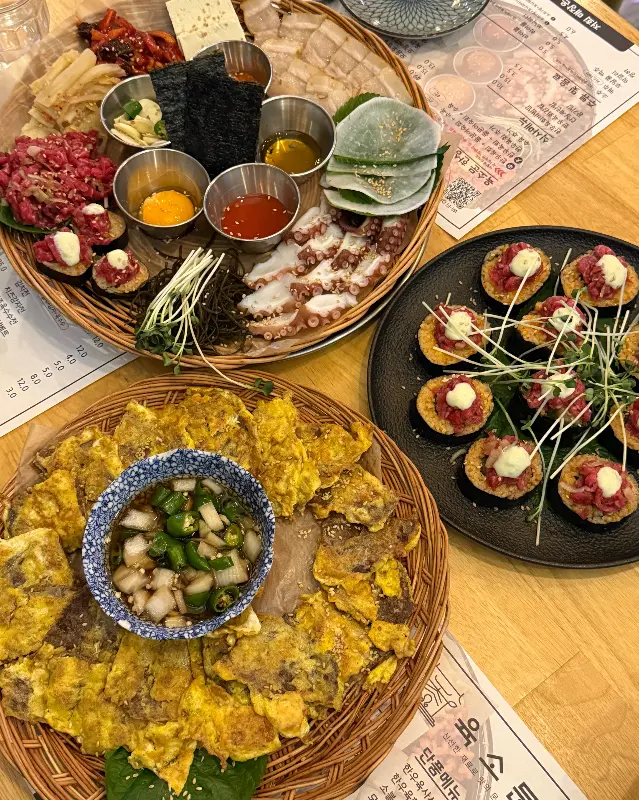 육소문 한상과 김치전