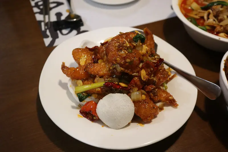 매콤한 깐풍기 한 입