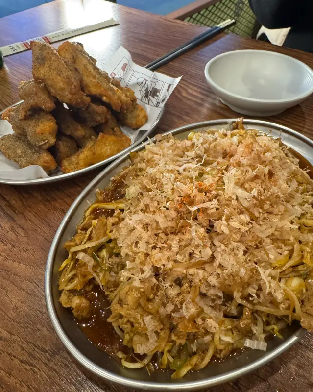 야끼소바와 닭날개 튀김