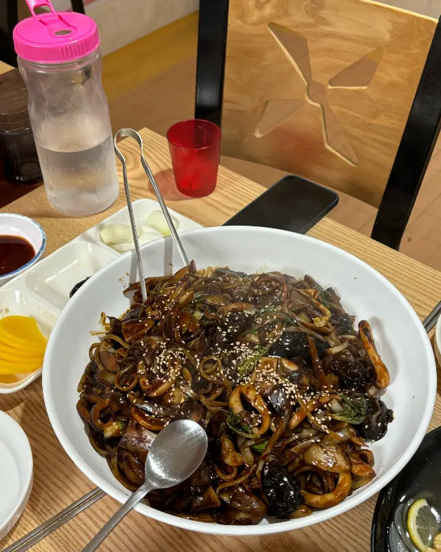 싱싱한 해산물이 가득한 짬뽕