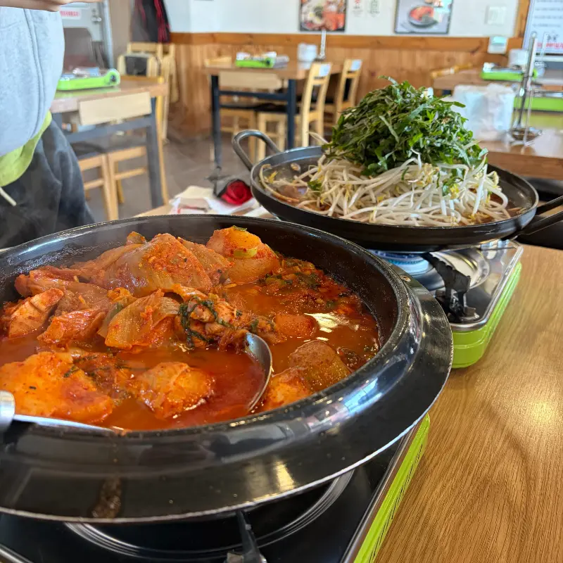 매콤한 국물 닭발, 술안주로 제격