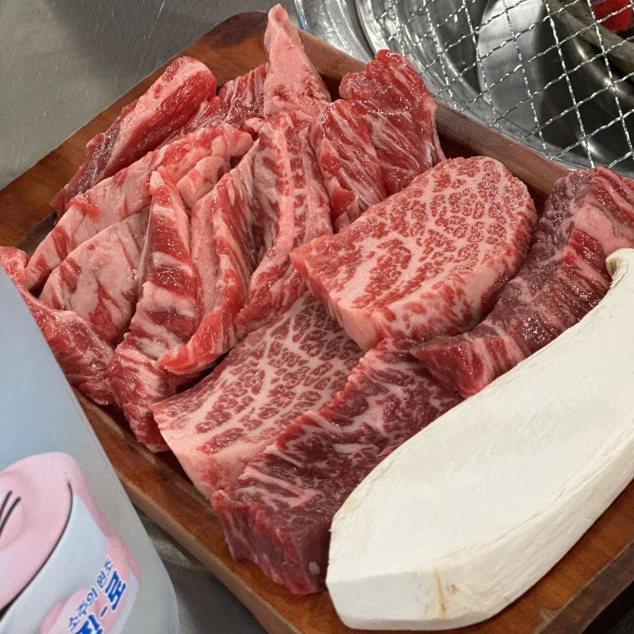 맛있게 구워진 갈비살