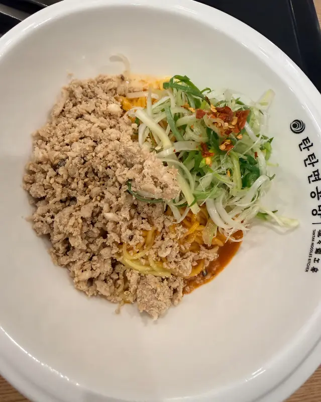 청결하게 관리된 테이블