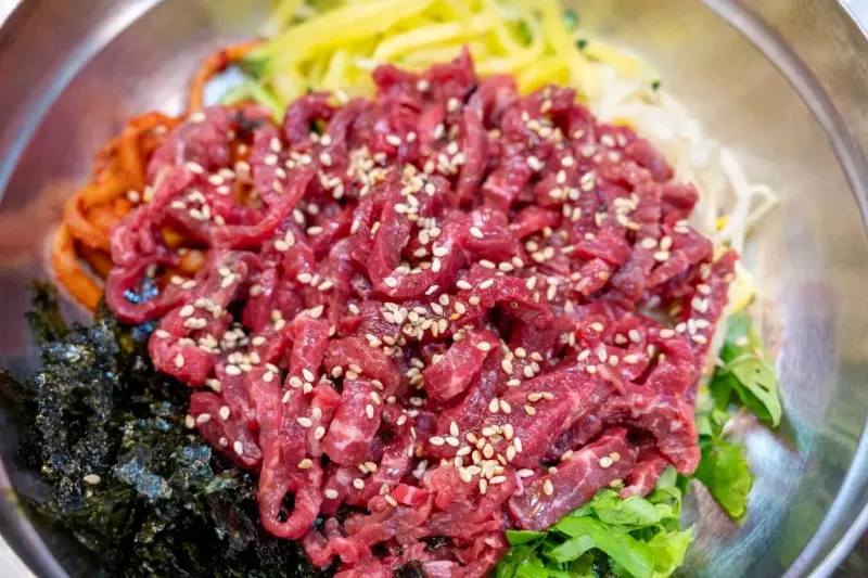 환상적인 비주얼의 육회비빔밥