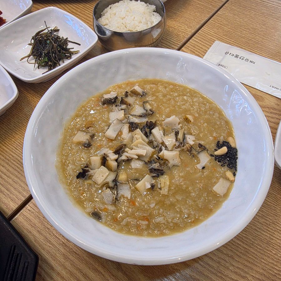 전복이 듬뿍 들어간 전복죽