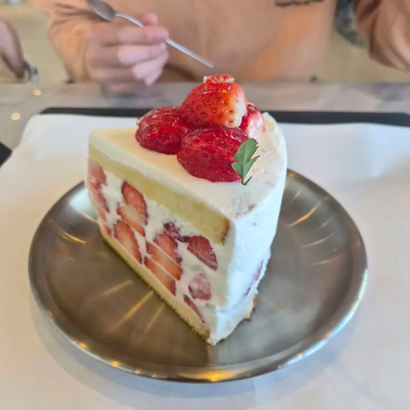 엠오엘 카페 베이커리