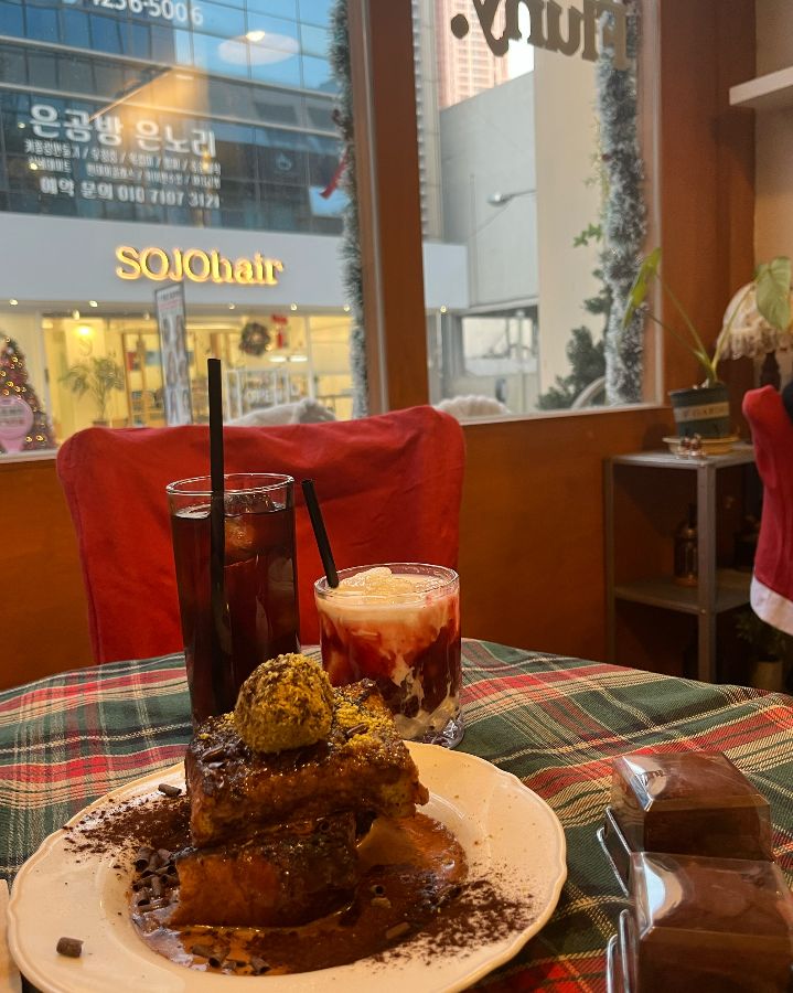 앙증맞은 루돌프 프렌치 토스트