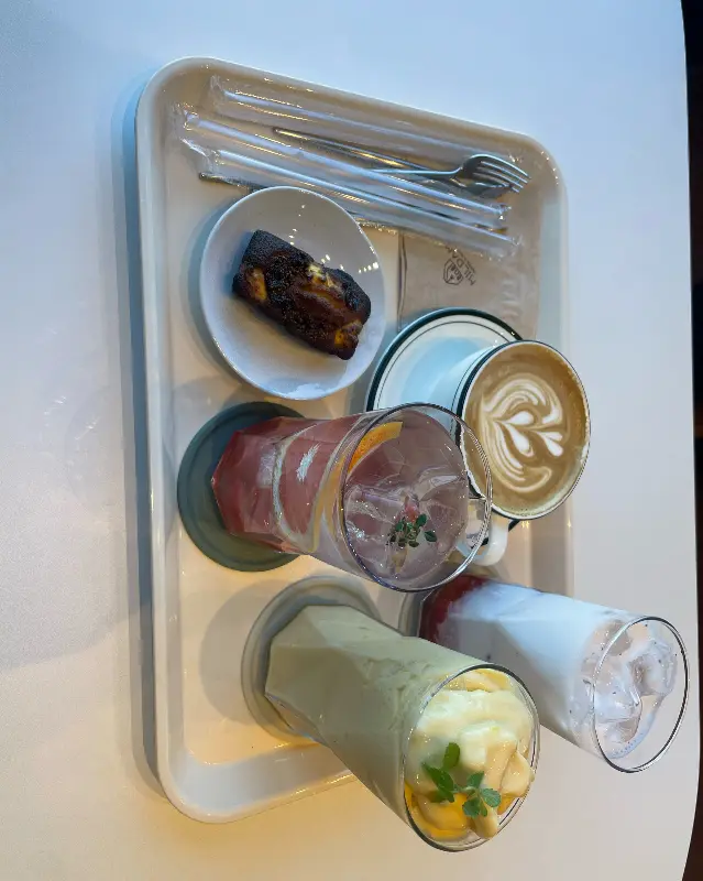 다양한 음료와 디저트