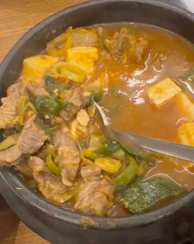 시골의 맛이 느껴지는 된장찌개