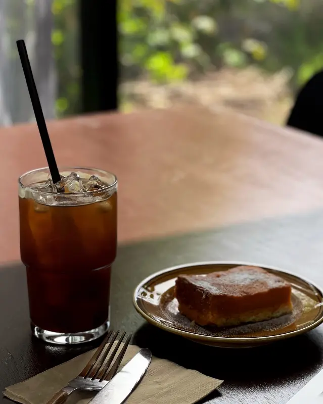 아이스 아메리카노와 버터바