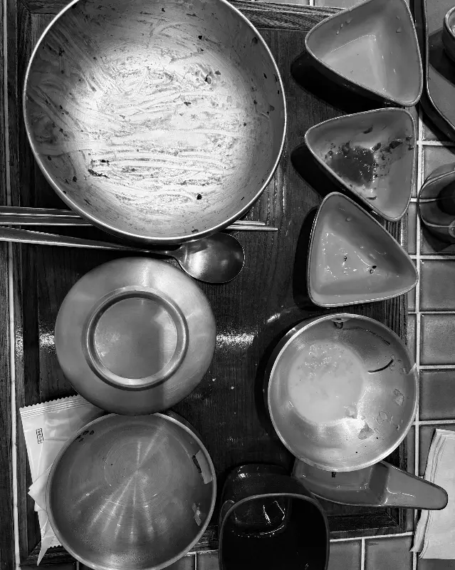 싹 비운 그릇들이 맛을 증명한다.