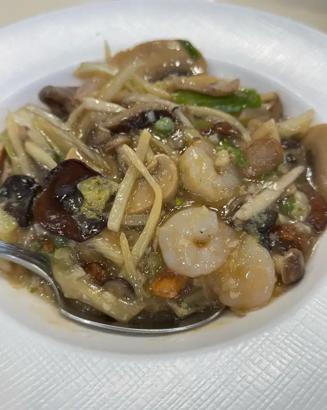 푸짐한 해산물이 들어간 광동면