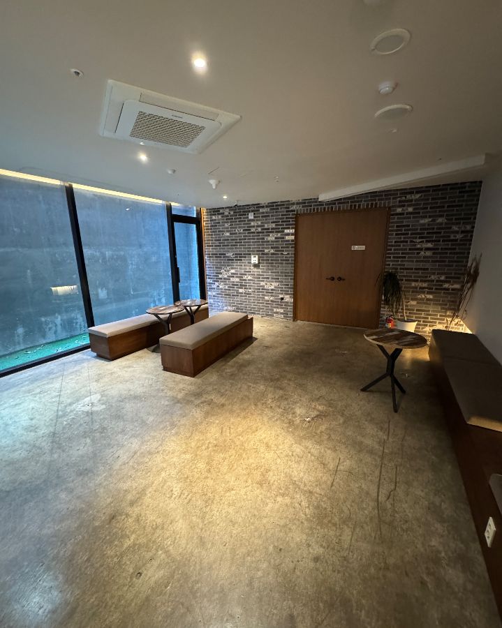 멍푸치노 먹는 강아지