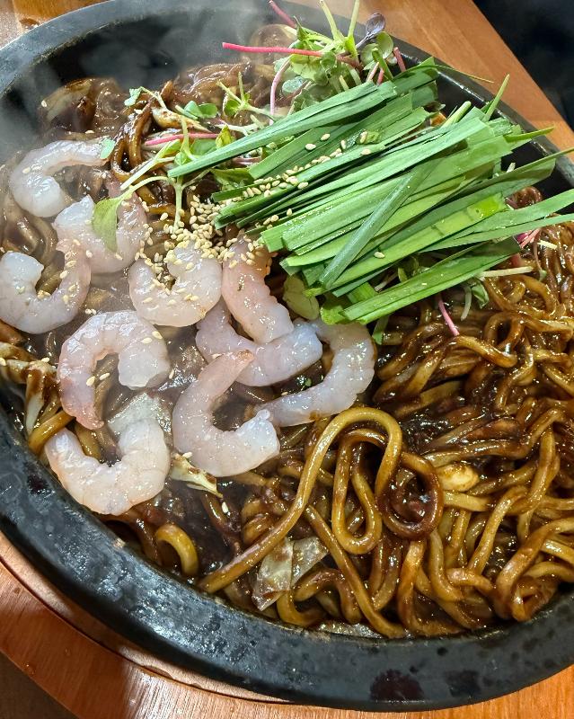 해물이 듬뿍 들어간 돌짜장