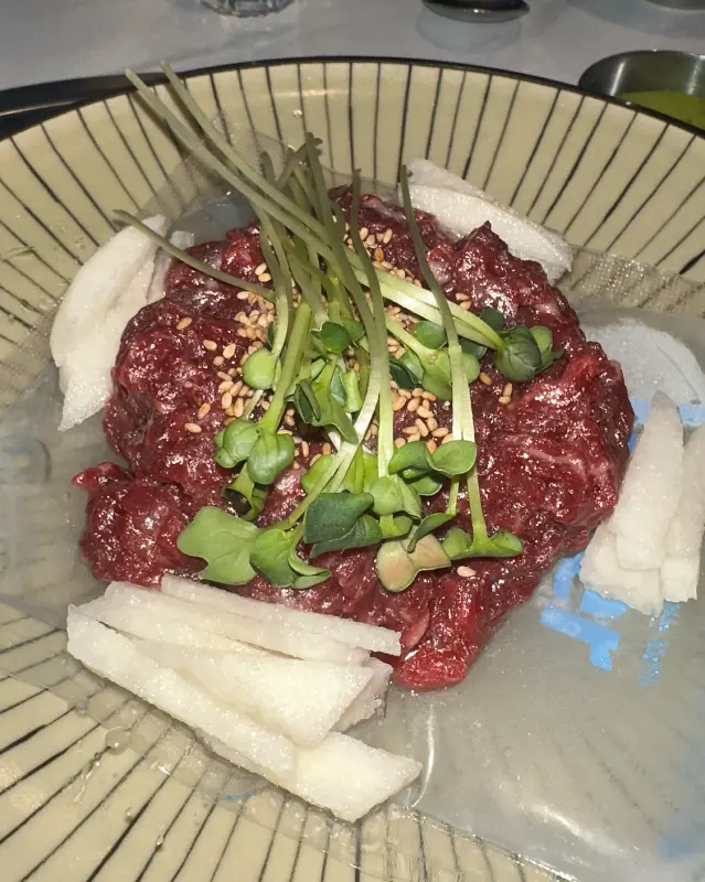 뭉티기 한 상 차림