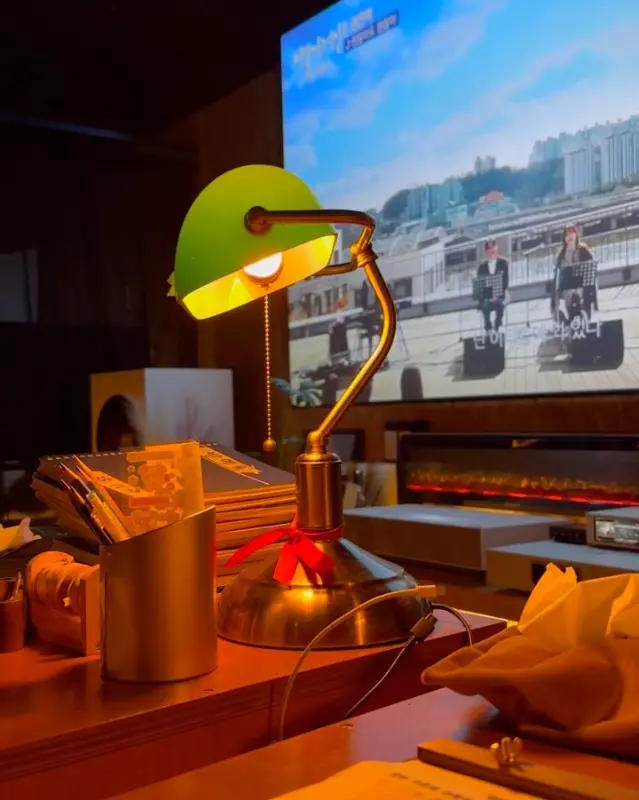 테이블 위의 스탠드