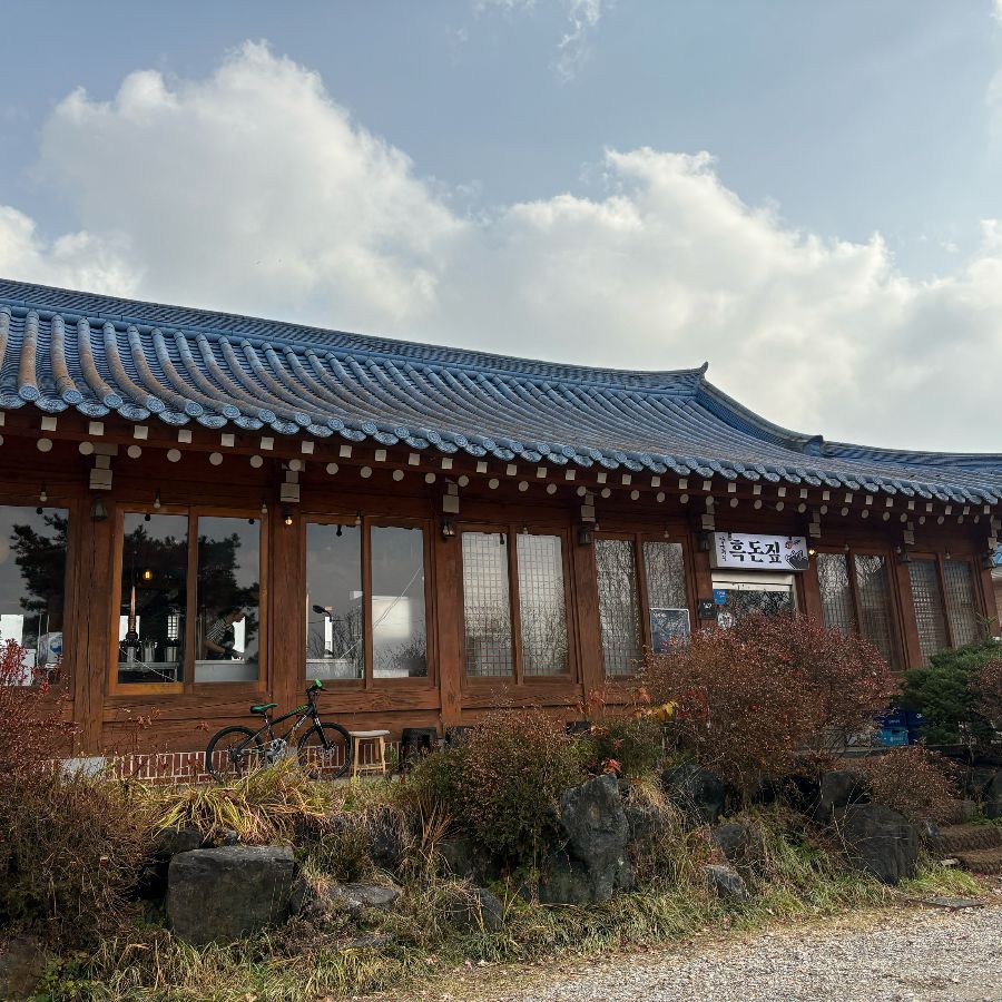 멋스러운 한옥 건물 외관